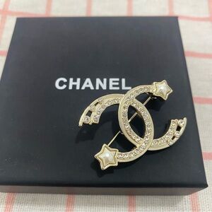 Chanel Double C Letter Interlocking With Pearl Five-Pointed Star